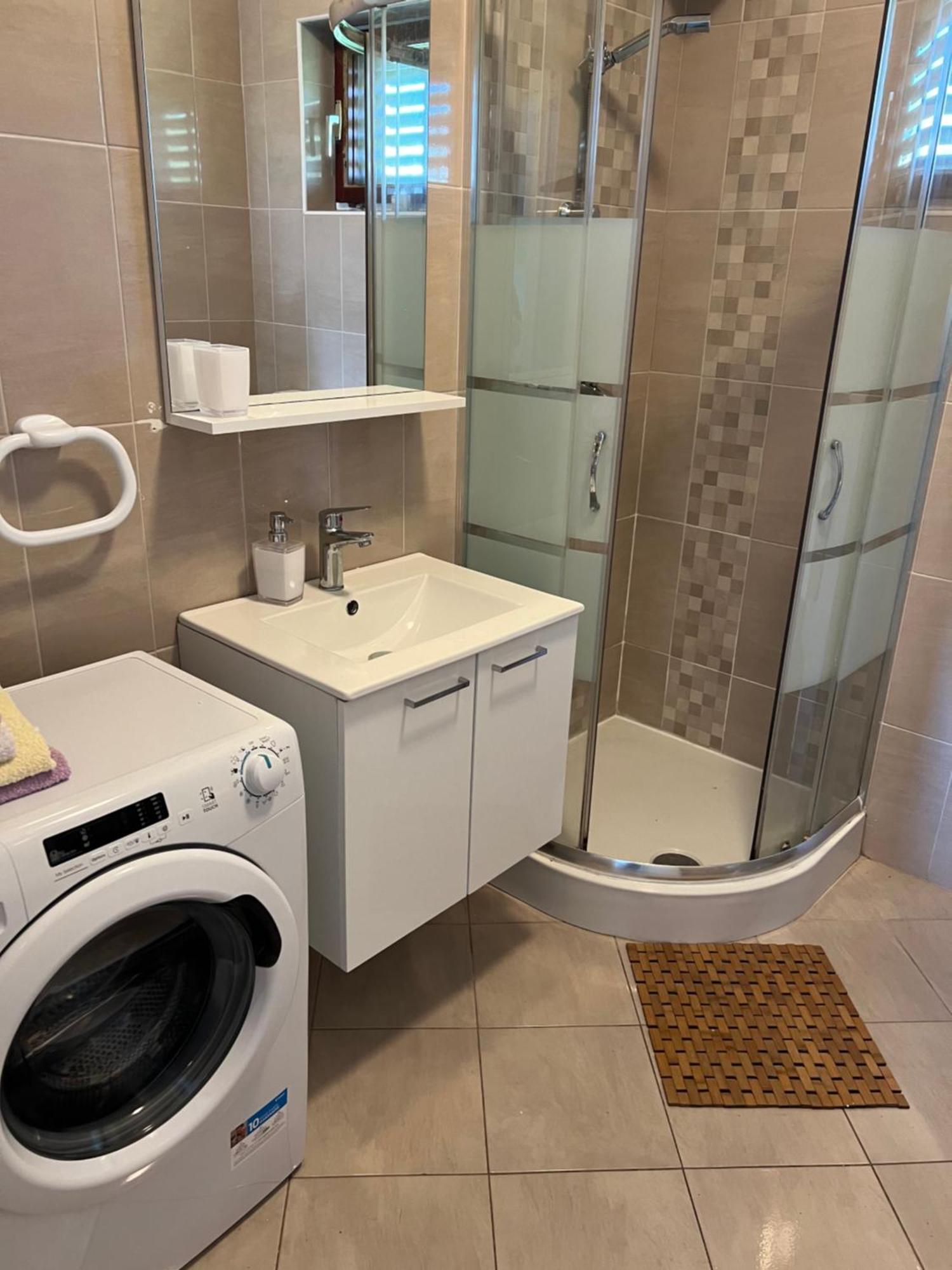Apartments Mia Бибине Екстериор снимка